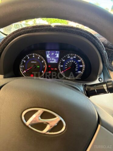Hyundai Accent-8
