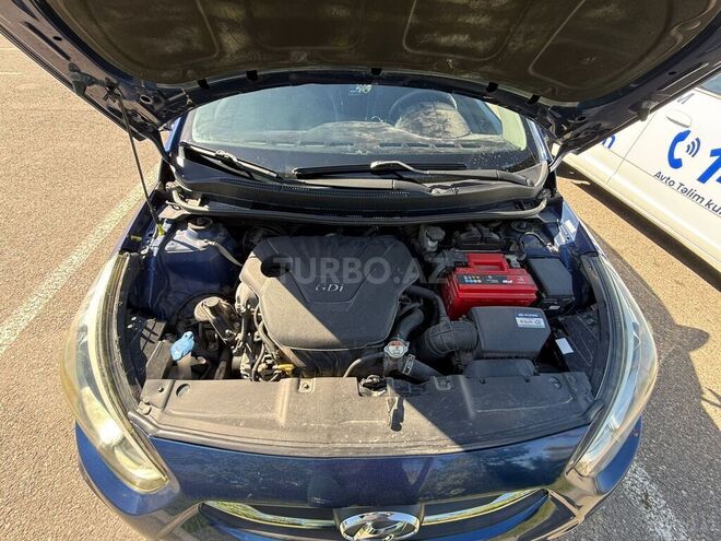 Hyundai Accent-2