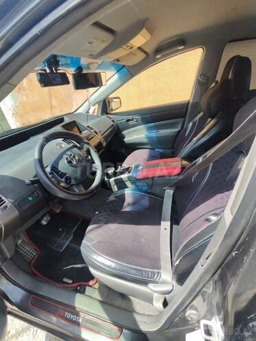 Toyota Prius-5