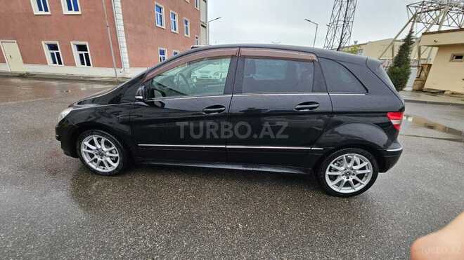 Mercedes B 180-3
