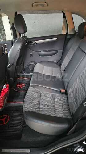 Mercedes B 180-6