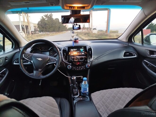 Chevrolet Cruze-12