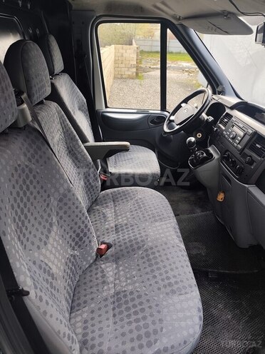 Ford Transit-8
