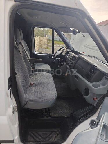 Ford Transit-7