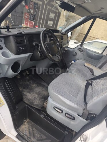 Ford Transit-11