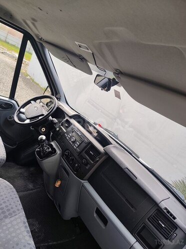 Ford Transit-9