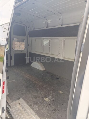 Ford Transit-10