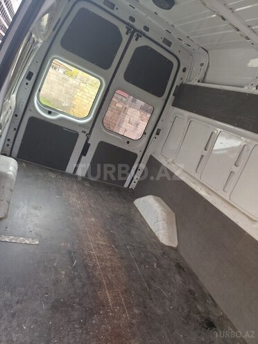 Ford Transit-12