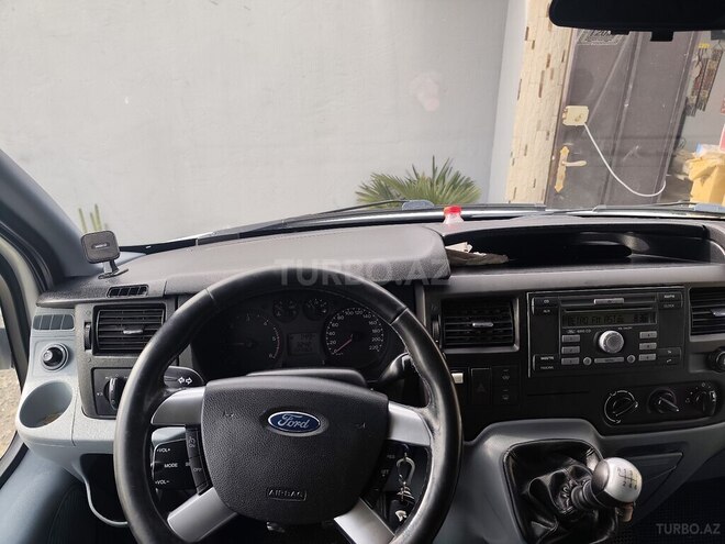 Ford Transit-15
