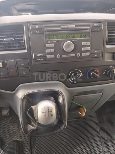 Ford Transit-17
