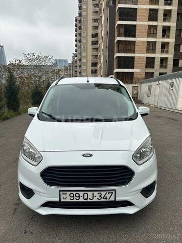 Ford Tourneo Courier-1