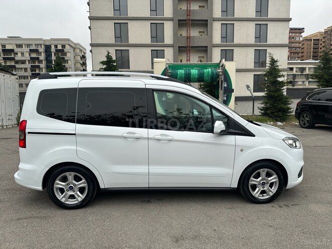 Ford Tourneo Courier-6