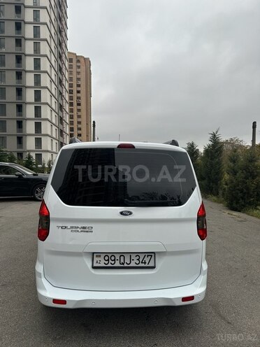 Ford Tourneo Courier-5