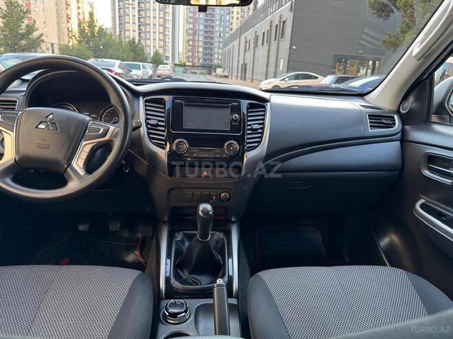 Mitsubishi L200-12