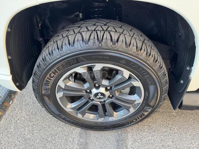 Mitsubishi L200-16