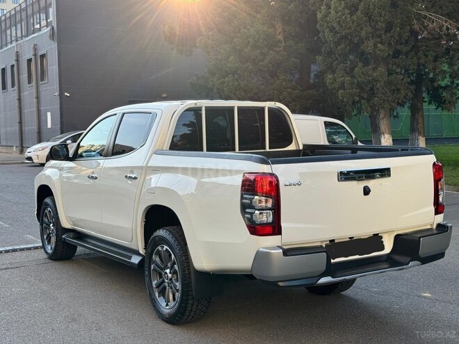 Mitsubishi L200-8