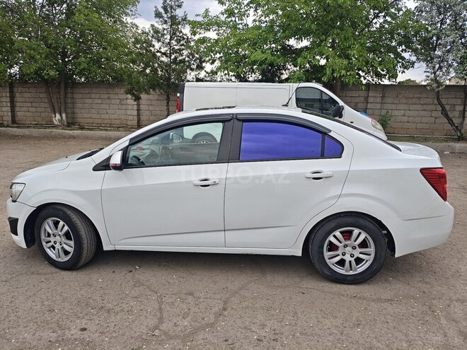 Chevrolet Aveo-5
