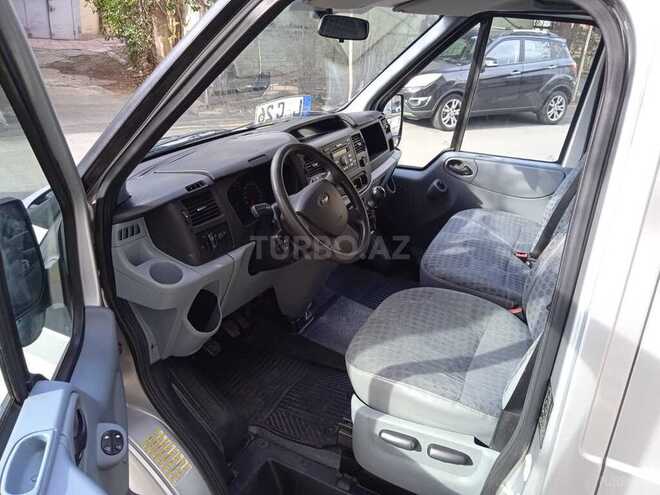 Ford Transit-8