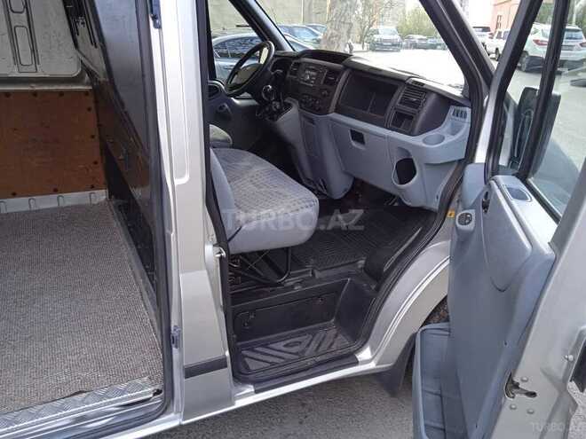 Ford Transit-12