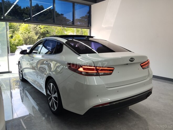 Kia K5-4