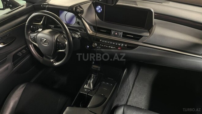 Lexus ES 300h-11