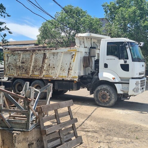 Ford Cargo-2