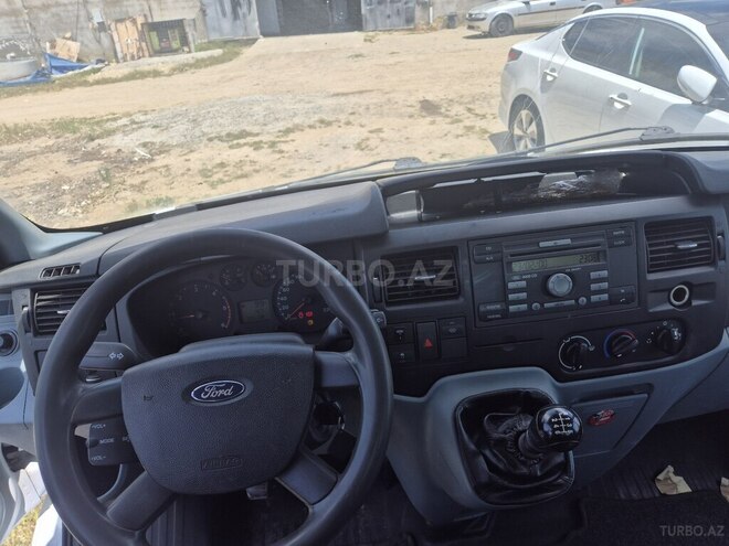 Ford Transit-5