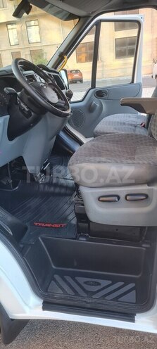Ford Transit-10