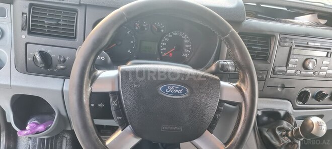 Ford Transit-11