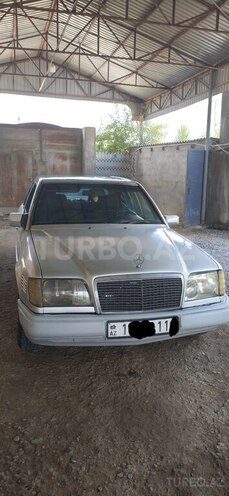 Mercedes 250 D-1