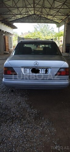 Mercedes 250 D-2