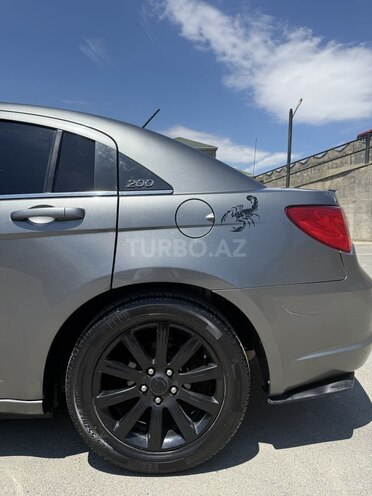 Chrysler 200-7