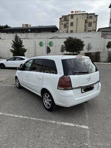 Opel Zafira-5