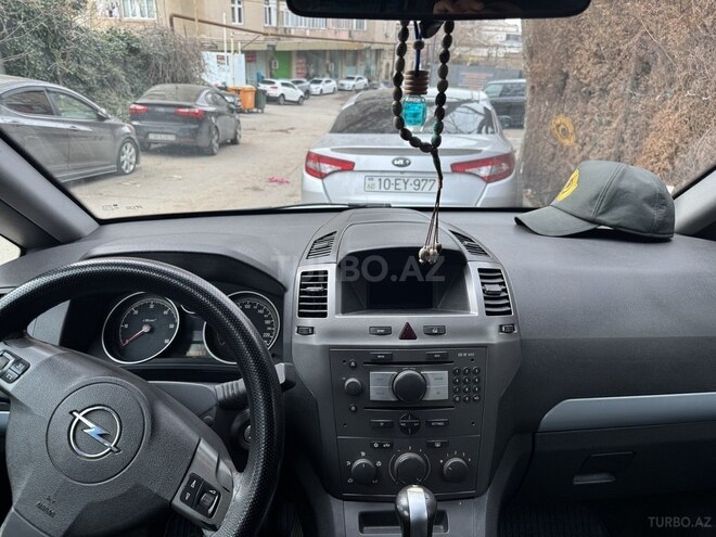 Opel Zafira-6