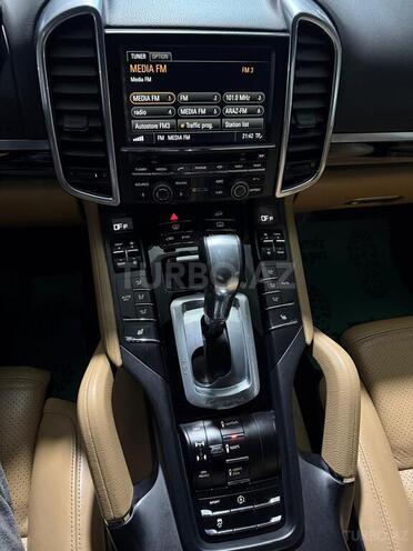 Porsche Cayenne-4