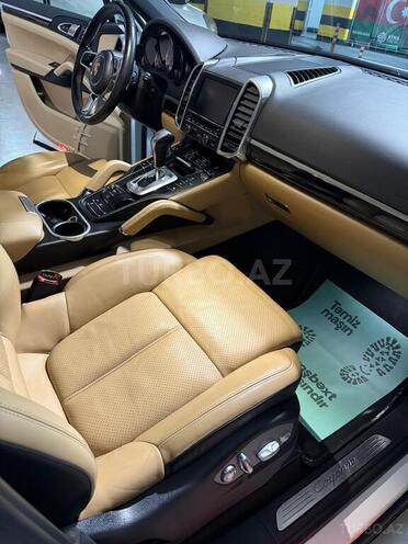Porsche Cayenne-11