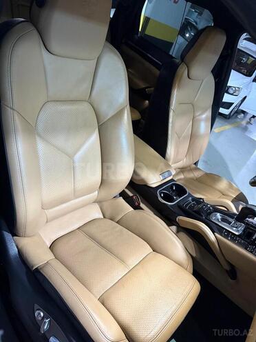 Porsche Cayenne-12