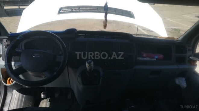 Ford Transit-5