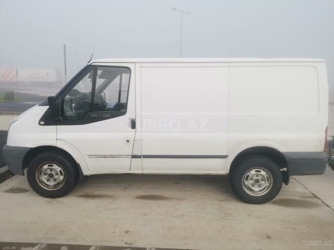 Ford Transit-4