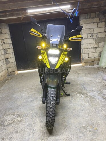 Suzuki V-Strom 250-1