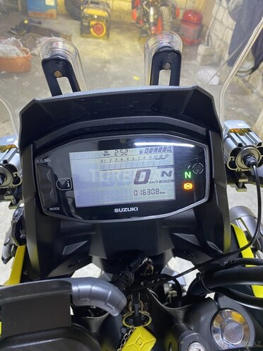 Suzuki V-Strom 250-9