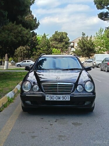 Mercedes E 220-1
