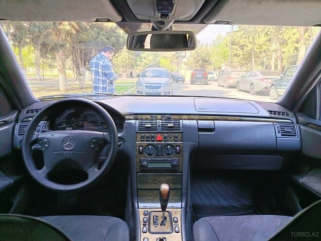 Mercedes E 220-3