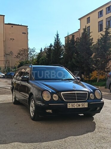 Mercedes E 220-12