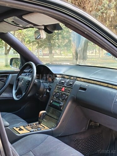 Mercedes E 220-16