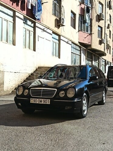 Mercedes E 220-13