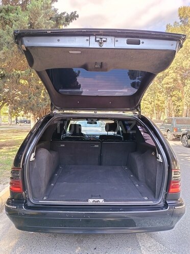 Mercedes E 220-17