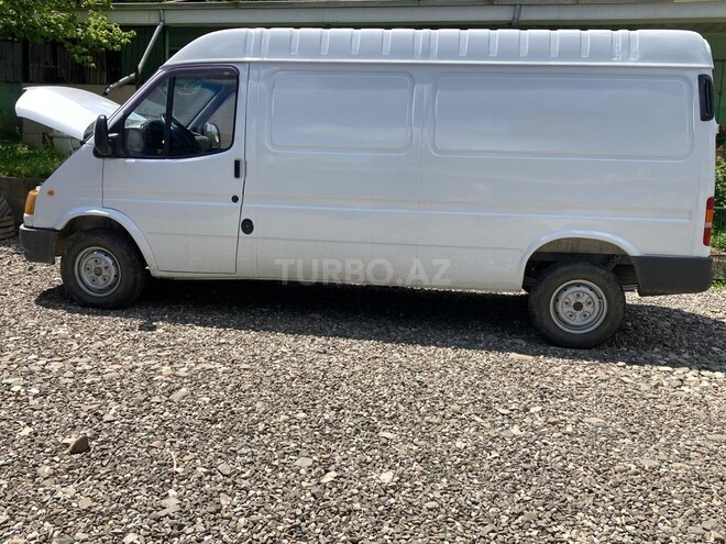 Ford Transit-6