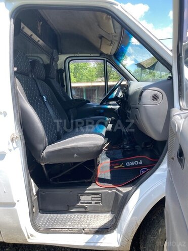 Ford Transit-17