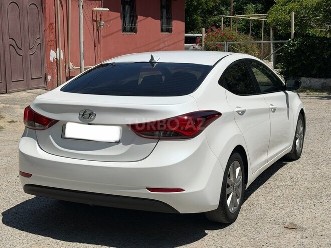Hyundai Elantra-2